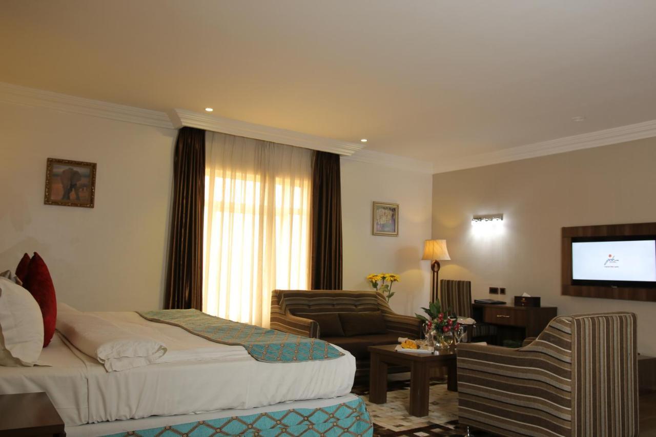 Grand Pela Hotel & Suites Абуджа Экстерьер фото