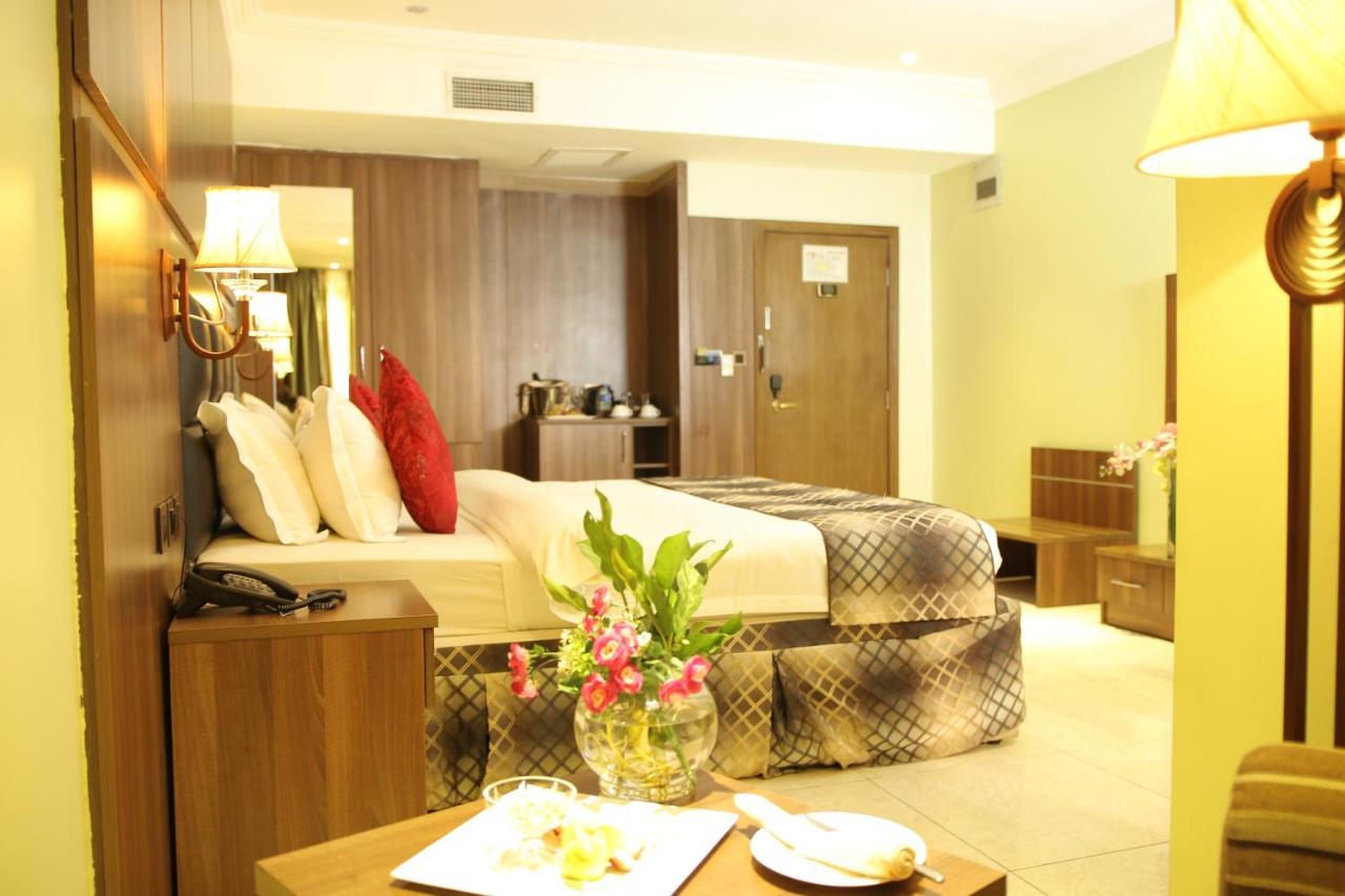 Grand Pela Hotel & Suites Абуджа Экстерьер фото