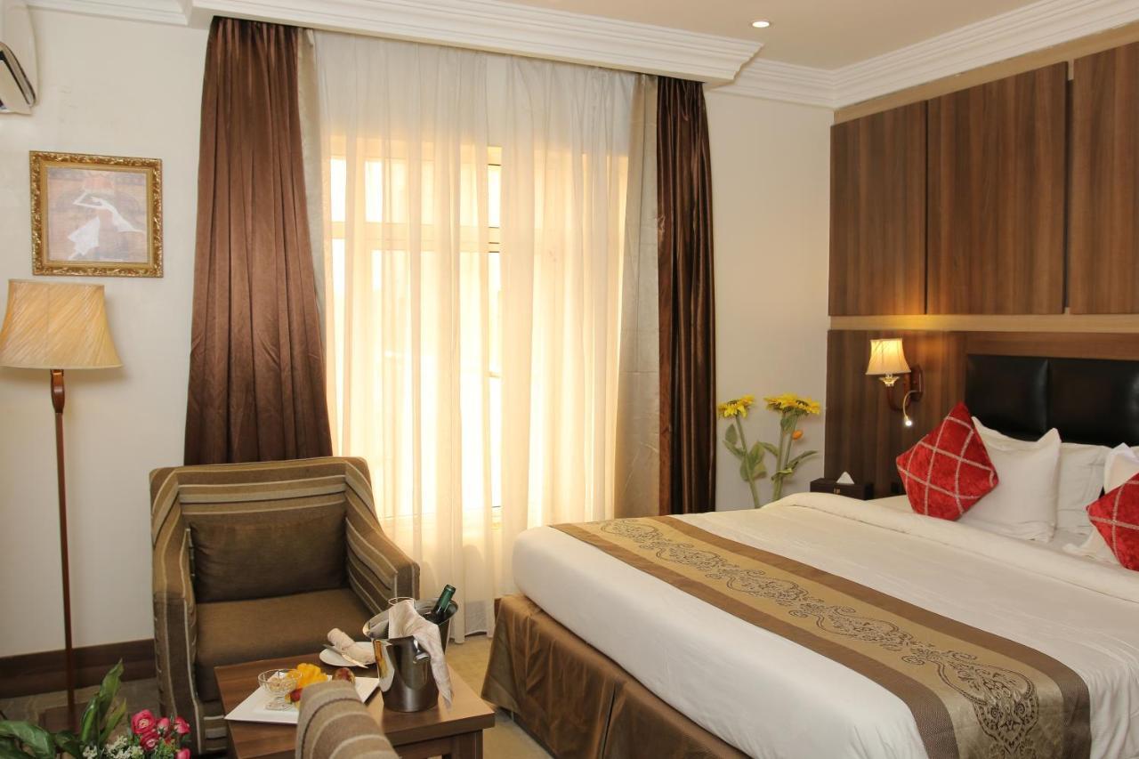 Grand Pela Hotel & Suites Абуджа Экстерьер фото