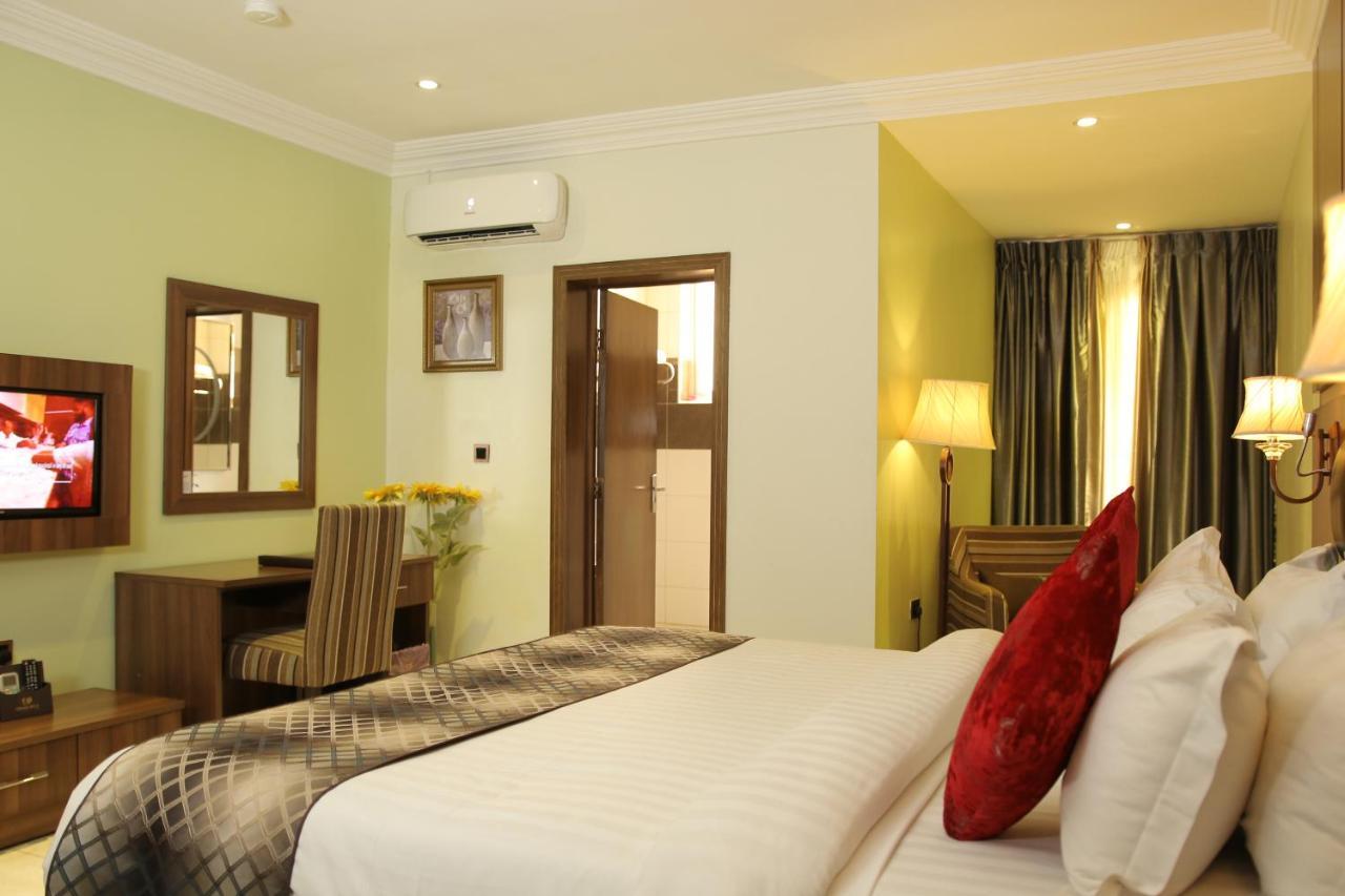Grand Pela Hotel & Suites Абуджа Экстерьер фото
