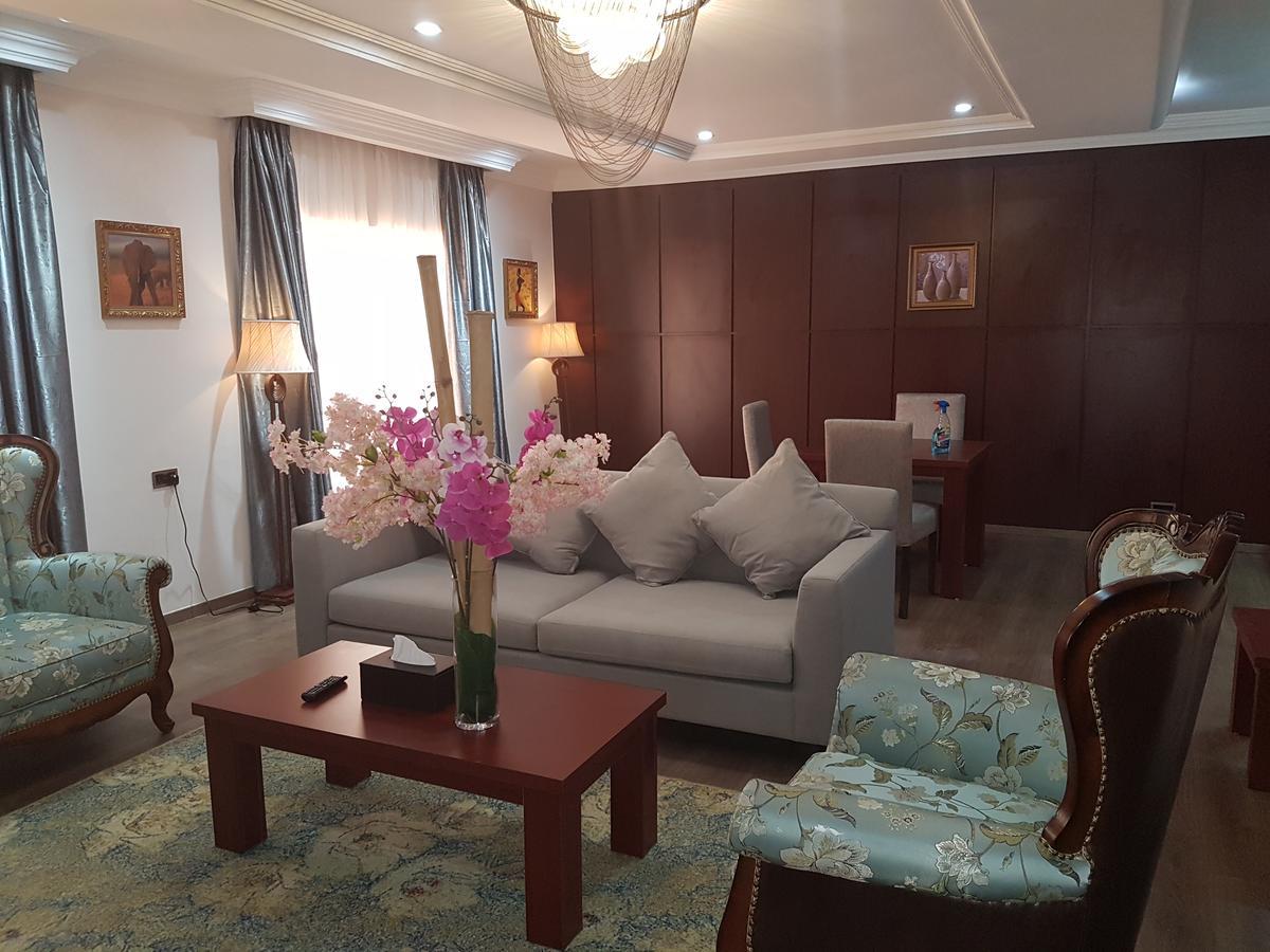 Grand Pela Hotel & Suites Абуджа Экстерьер фото