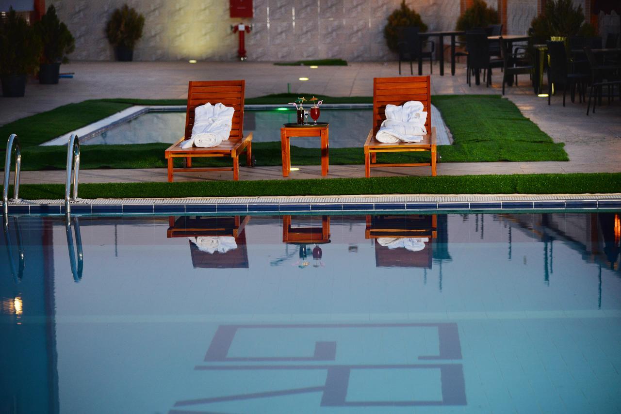Grand Pela Hotel & Suites Абуджа Экстерьер фото