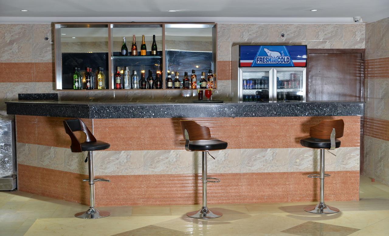 Grand Pela Hotel & Suites Абуджа Экстерьер фото
